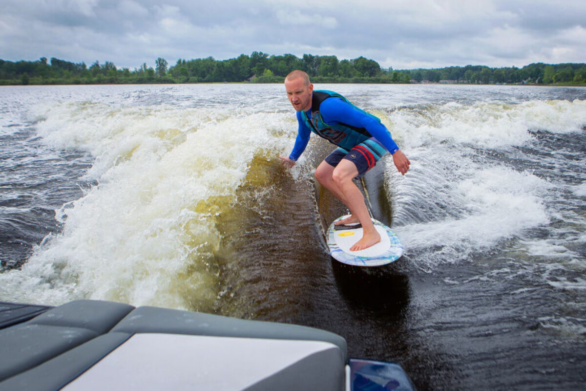 wake surfing